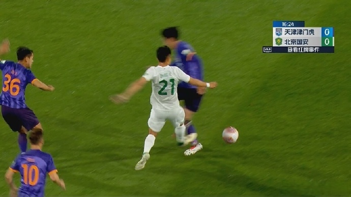 沙巴体育直播-比赛紧张激烈，黄牌红牌不断出现(比赛中黄牌表示什么)